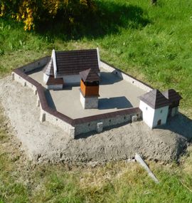 kostolik v haluziciach park miniatur m