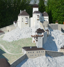 trenciansky hrad park miniatur m
