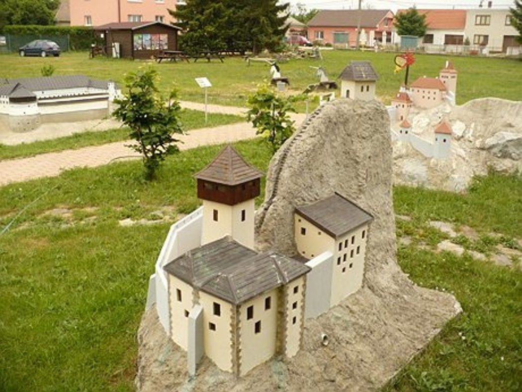 park miniatur nastivilo 30 tis nastevnikov